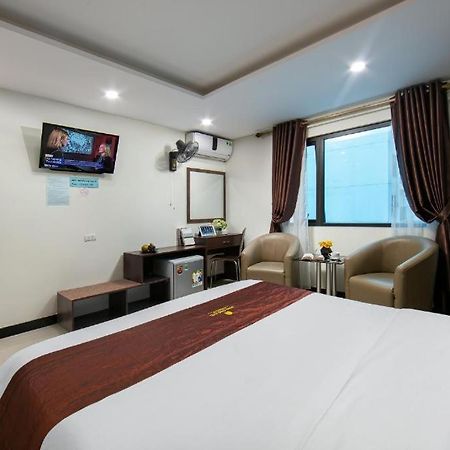Quang Chung Hotel - 56 Le Van Thiem - By Bay Luxury Hanoi Exteriör bild