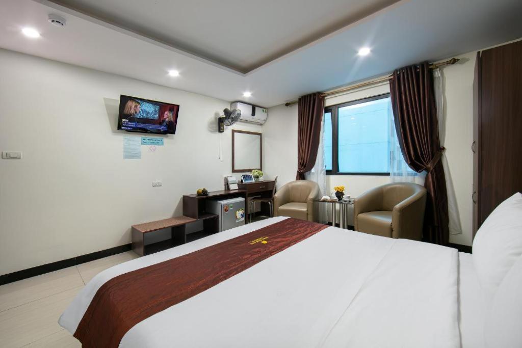 Quang Chung Hotel - 56 Le Van Thiem - By Bay Luxury Hanoi Exteriör bild
