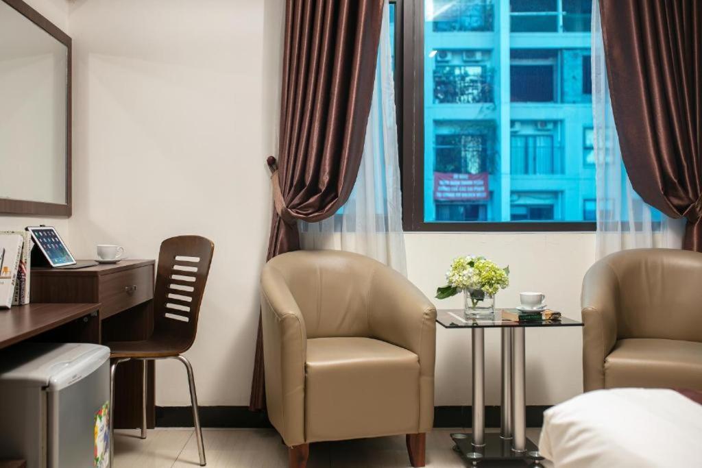 Quang Chung Hotel - 56 Le Van Thiem - By Bay Luxury Hanoi Exteriör bild