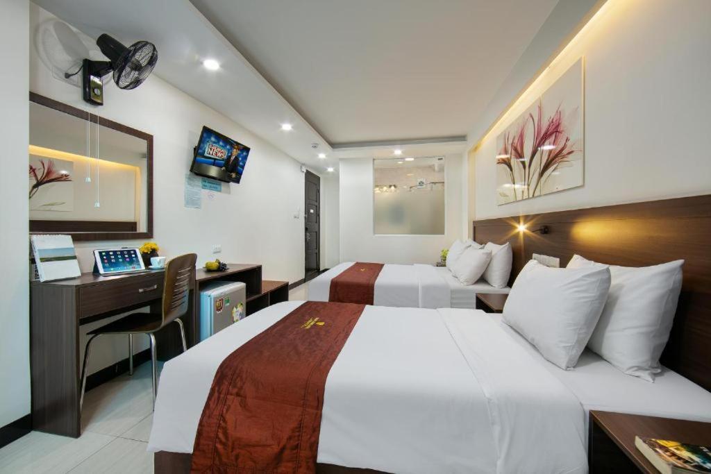 Quang Chung Hotel - 56 Le Van Thiem - By Bay Luxury Hanoi Exteriör bild