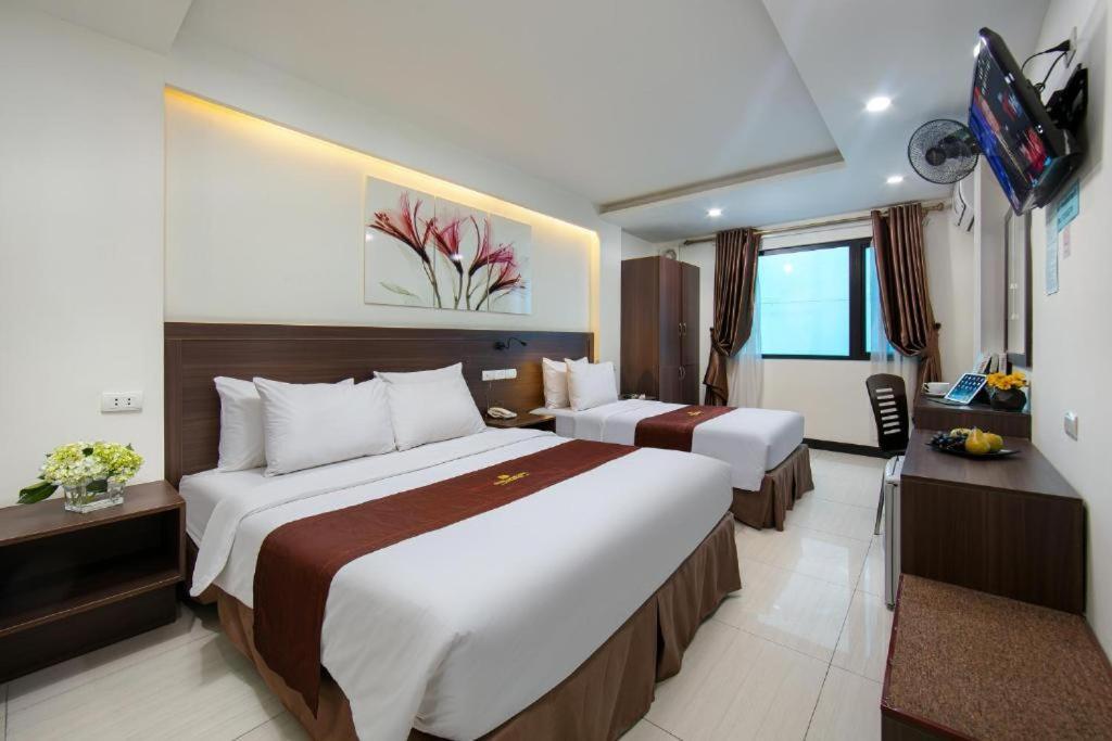 Quang Chung Hotel - 56 Le Van Thiem - By Bay Luxury Hanoi Exteriör bild